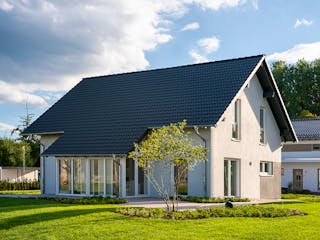 Fertighaus MH Frankenberg - JUNO 402 von FingerHaus Schlüsselfertig ab 423258€, Satteldach-Klassiker Außenansicht 2