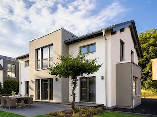 Fertighaus MH Bad Vilbel - SENTO 503 von FingerHaus Schlüsselfertig ab 434896€, Satteldach-Klassiker Außenansicht 3