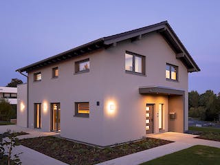 Fertighaus MH Würzburg - ARTIS 350 von FingerHaus Schlüsselfertig ab 481777€, Satteldach-Klassiker Außenansicht 4