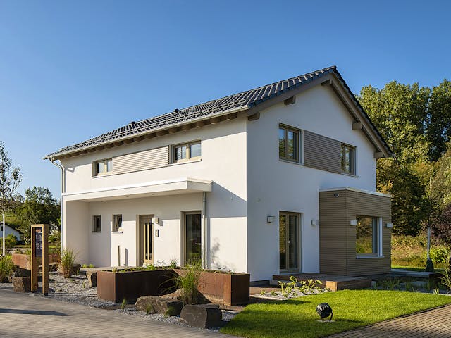 Fertighaus MH Frankenberg - SENTO 500B S215 von FingerHaus Schlüsselfertig ab 430871€, Satteldach-Klassiker Außenansicht 1 Fertighaus MH Frankenberg - SENTO 500B S215 von FingerHaus Schlüsselfertig ab 430871€, Satteldach-Klassiker Außenansicht 1