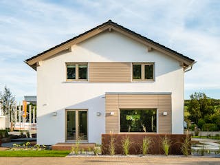 Fertighaus MH Frankenberg - SENTO 500B S215 von FingerHaus Schlüsselfertig ab 457511€, Satteldach-Klassiker Außenansicht 2