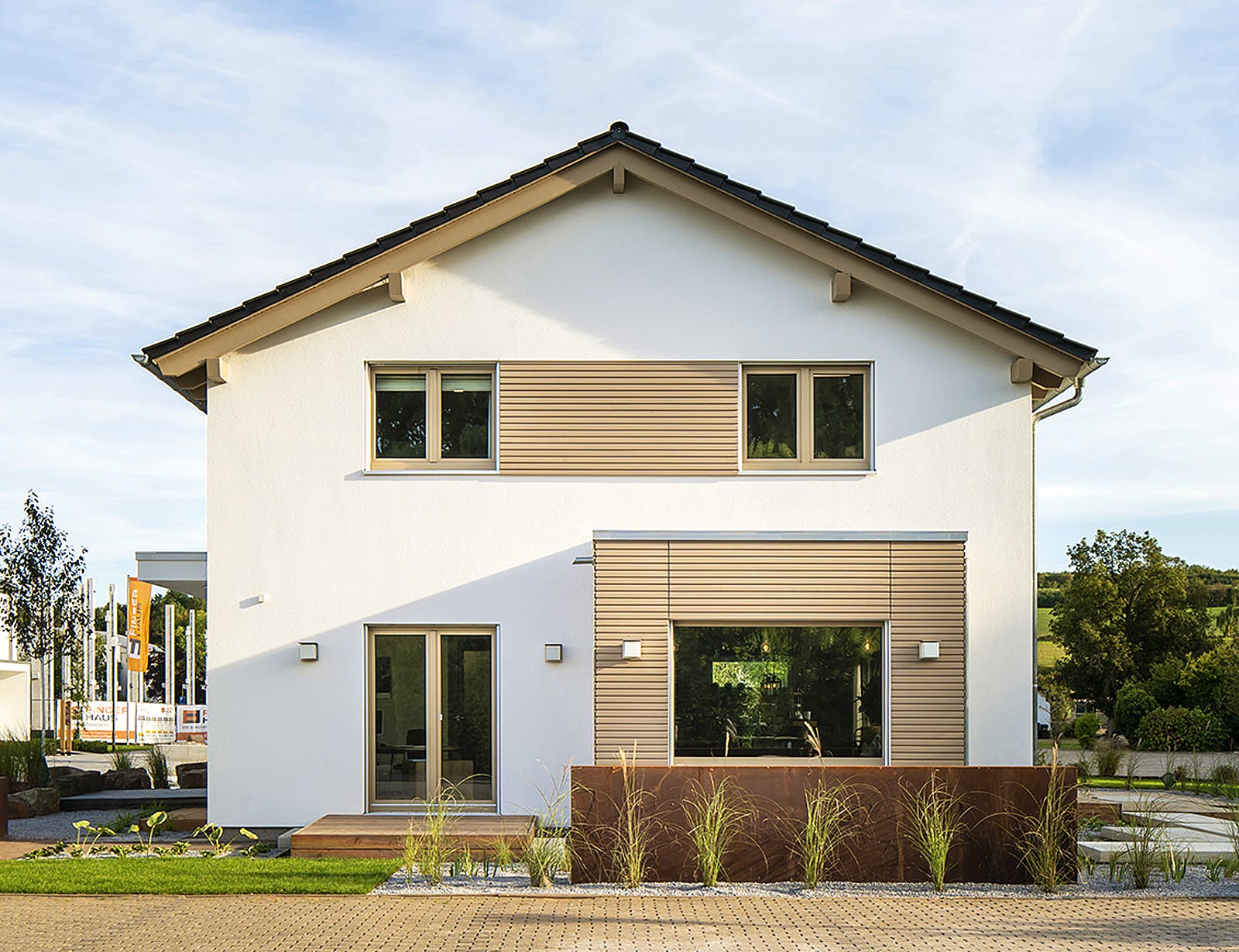 Fertighaus MH Frankenberg - SENTO 500B S215 von FingerHaus Schlüsselfertig ab 422759€, Satteldach-Klassiker Außenansicht 2