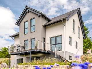 Fertighaus Kelari von Fingerhut Haus Schlüsselfertig ab 467929€, Satteldach-Klassiker Außenansicht 3