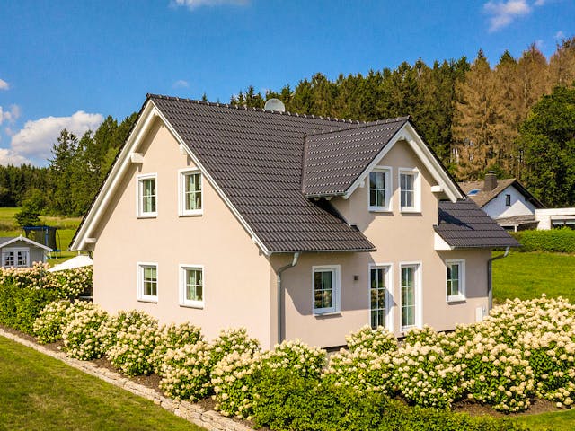 Fertighaus Lando von Fingerhut Haus Schlüsselfertig ab 436768€, Satteldach-Klassiker Außenansicht 1