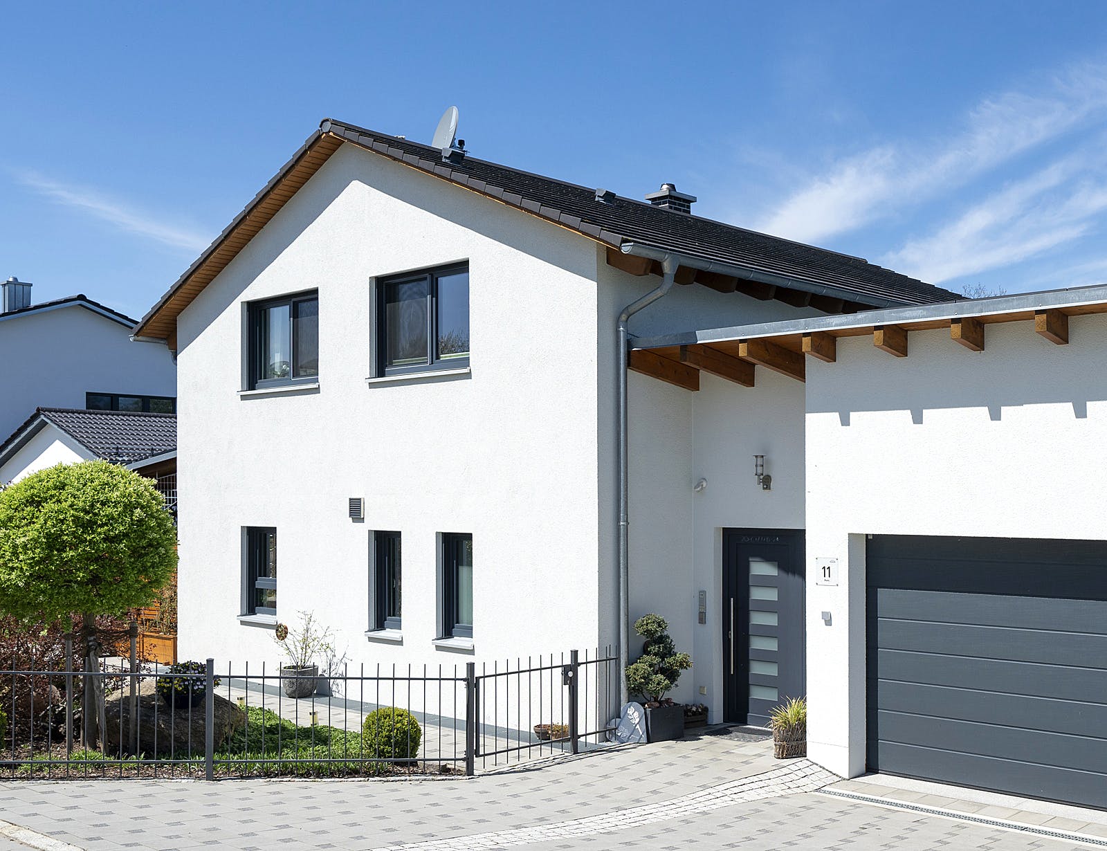 Fertighaus Modern 146 von FischerHaus, Satteldach-Klassiker Außenansicht 1