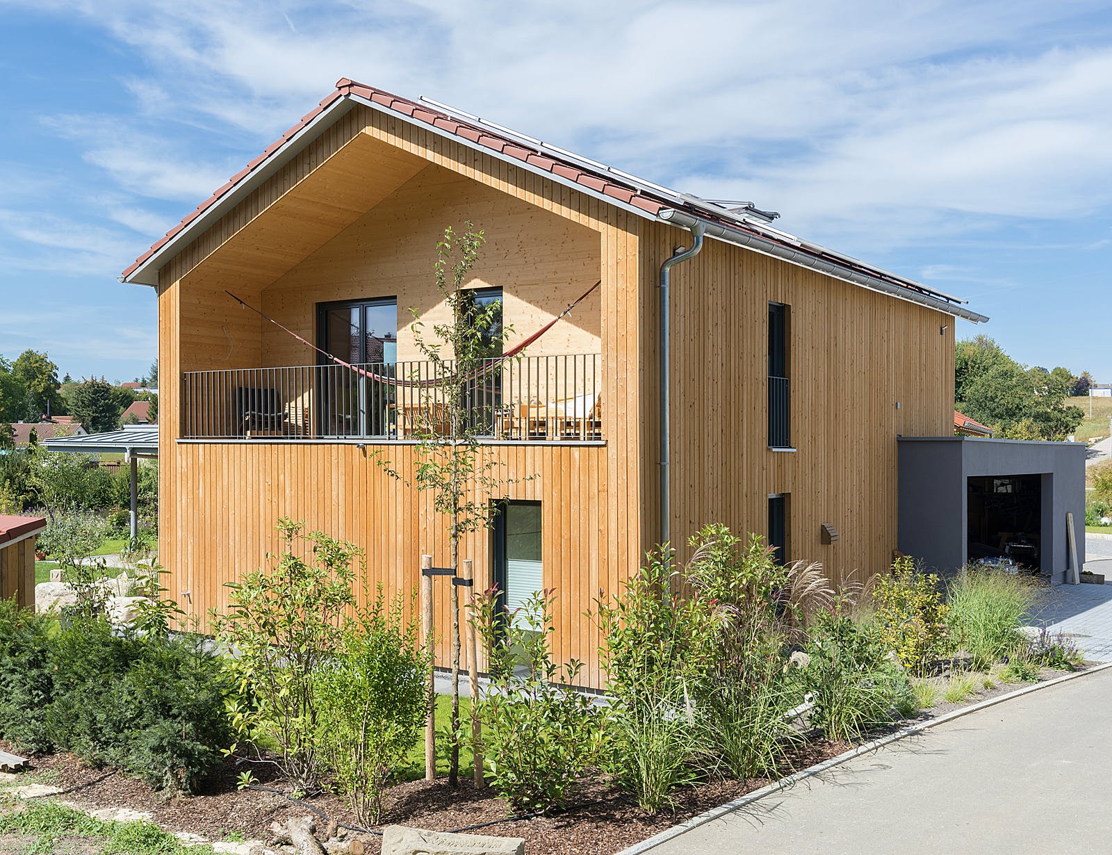 Fertighaus F150 - Kega von Fluck Holzbau Schlüsselfertig ab 400000€, Satteldach-Klassiker Außenansicht 1