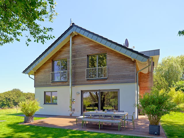 Fertighaus F160 - Faber von Fluck Holzbau Schlüsselfertig ab 480000€, Satteldach-Klassiker Außenansicht 1