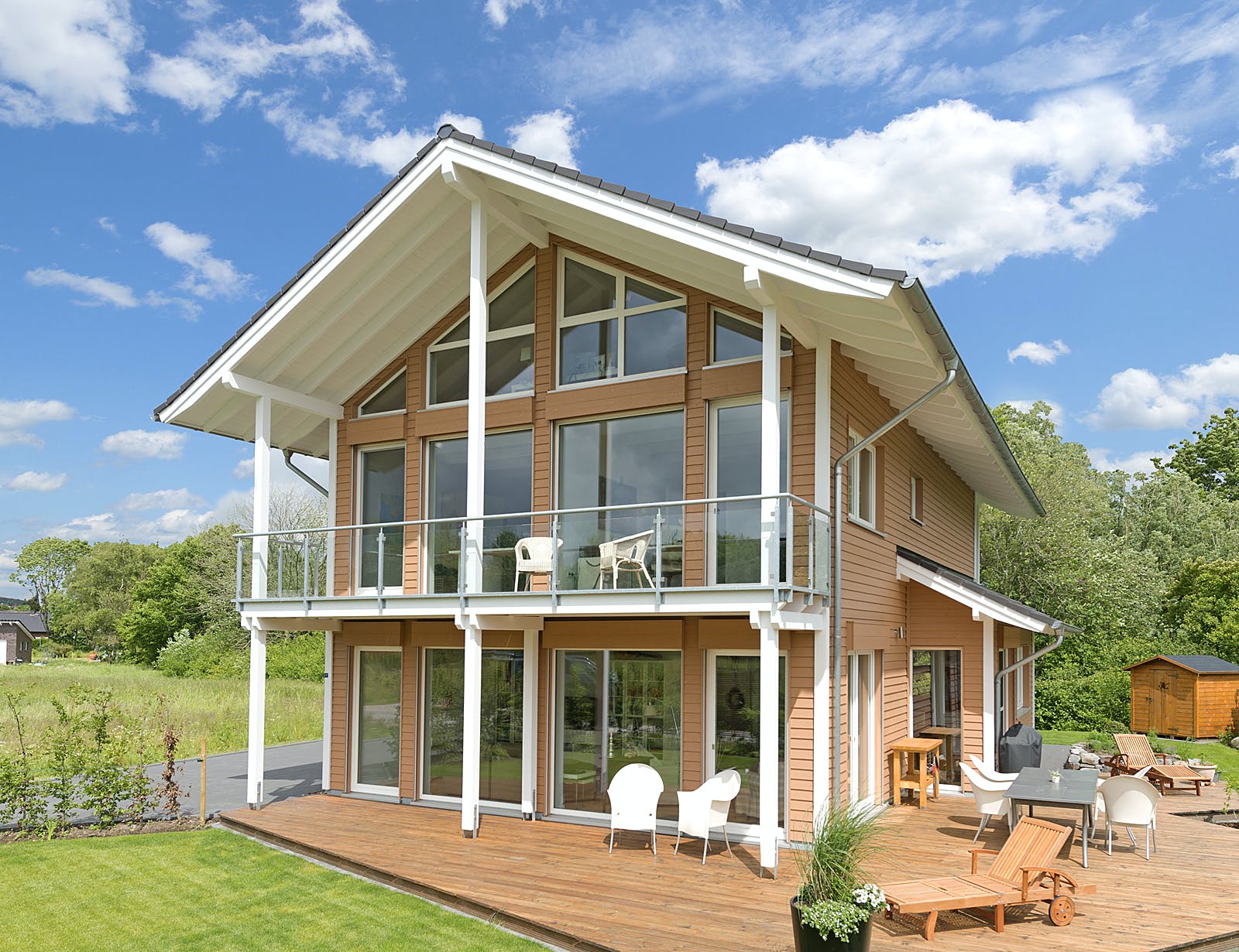 Fertighaus F241 - Kirsch von Fluck Holzbau Schlüsselfertig ab 560000€, Satteldach-Klassiker Außenansicht 1