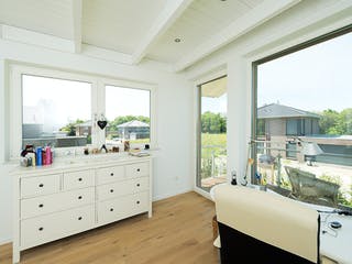 Fertighaus F241 - Kirsch von Fluck Holzbau Schlüsselfertig ab 560000€, Satteldach-Klassiker Innenansicht 3