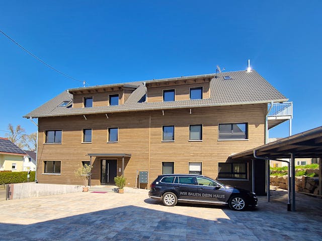 Fertighaus Mehrfamilienhaus in Offenburg mit sechs Wohneinheiten von Frammelsberger Holzbau - Mehrfamilienhäuser, Außenansicht 1