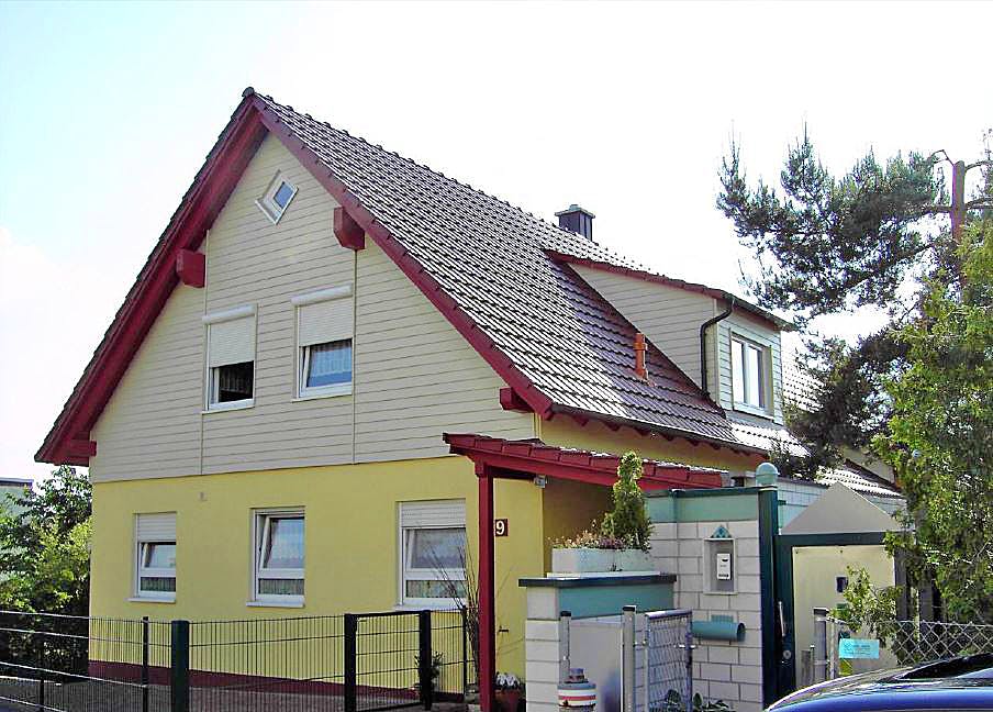 Fertighaus Haus Miltenberg von Holzbau Freisinger, Satteldach-Klassiker Außenansicht 1