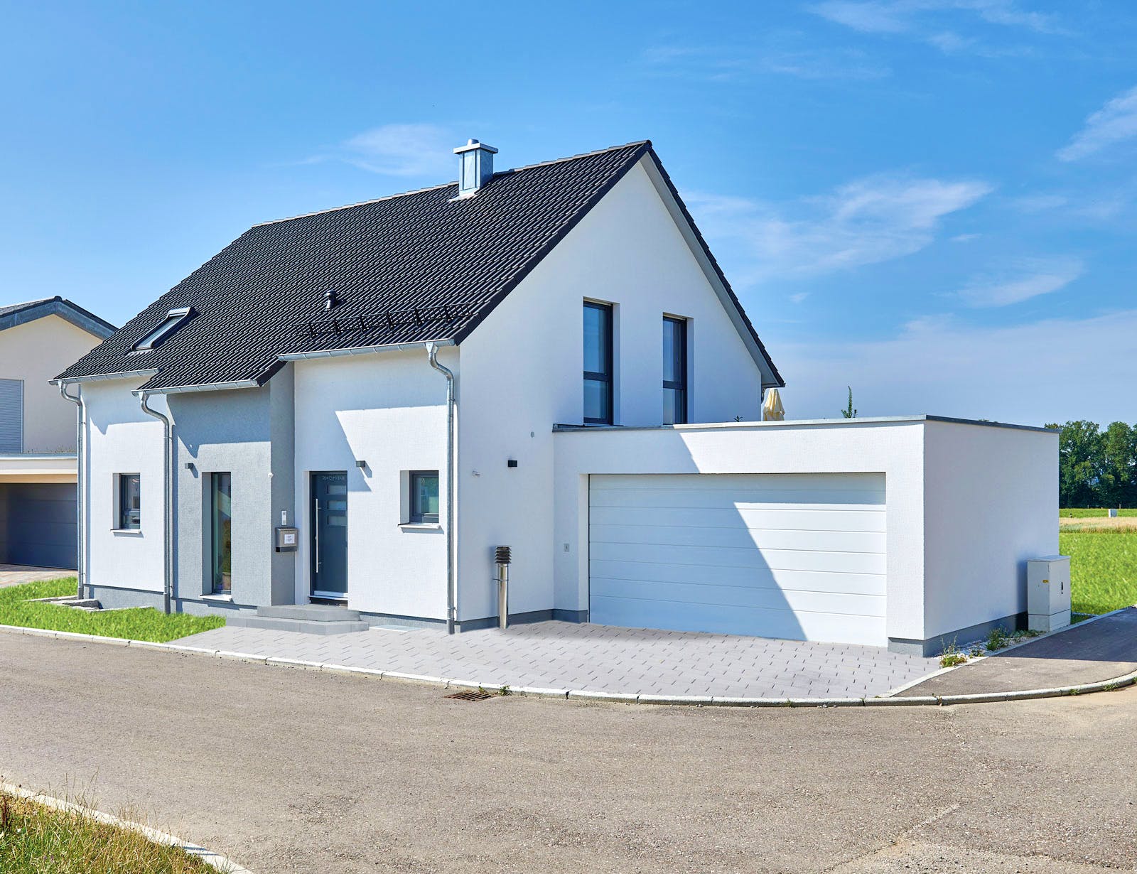 Fertighaus Haus Friedel von Fertighaus WEISS Schlüsselfertig ab 383000€, Satteldach-Klassiker Außenansicht 2