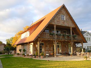 Fertighaus Klein Hansdorf von Fuhrberger Zimmerei Betriebsges. mbH, Fachwerk Außenansicht 1