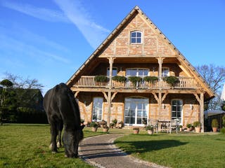 Fertighaus Klein Hansdorf von Fuhrberger Zimmerei Betriebsges. mbH, Fachwerk Außenansicht 3