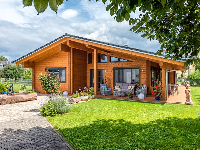 Blockhaus Am Oberrhein von Fullwood Wohnblockhaus Ausbauhaus ab 340000€, Bungalow Außenansicht 1 Blockhaus Am Oberrhein von Fullwood Wohnblockhaus Ausbauhaus ab 340000€, Bungalow Außenansicht 1