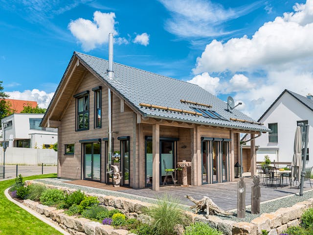 Blockhaus Auf der Röth von Fullwood Wohnblockhaus Bausatzhaus ab 200000€, Blockhaus Außenansicht 1 Blockhaus Auf der Röth von Fullwood Wohnblockhaus Bausatzhaus ab 200000€, Blockhaus Außenansicht 1