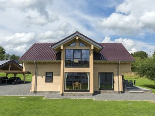 Blockhaus Wiesengrund von Fullwood Wohnblockhaus Bausatzhaus ab 320000€, Blockhaus Außenansicht 4
