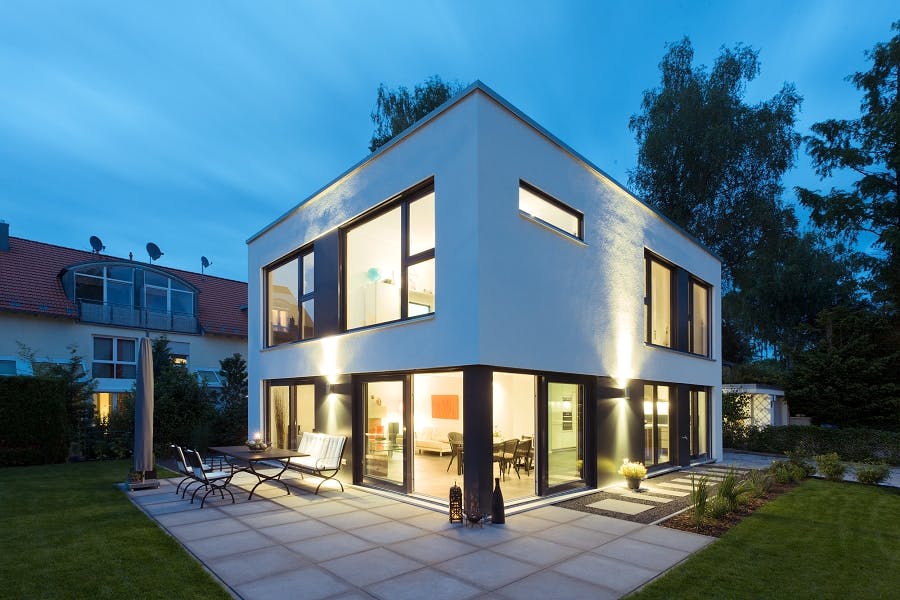 Fertighaus Grünwald von GUSSEK HAUS Schlüsselfertig ab 480900€, Cubushaus Außenansicht 2