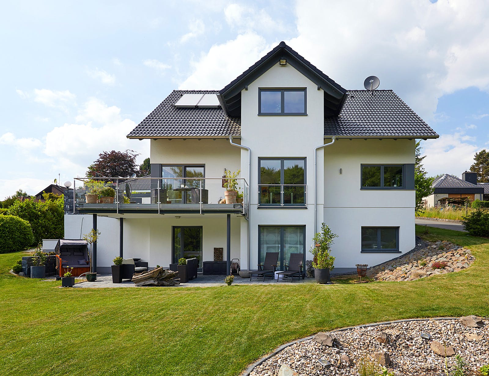 Fertighaus Babelsberg von GUSSEK HAUS Schlüsselfertig ab 669900€, Satteldach-Klassiker Außenansicht 1