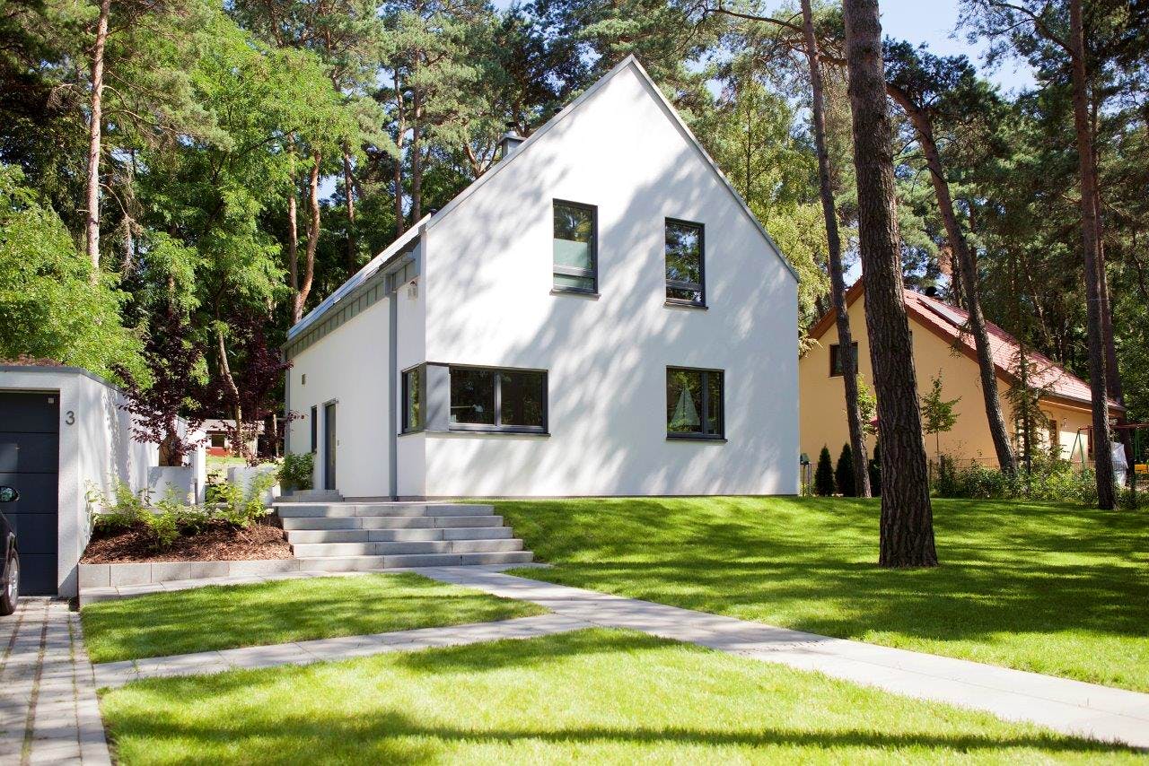Fertighaus Erlenbach von GUSSEK HAUS Schlüsselfertig ab 550400€, Satteldach-Klassiker Außenansicht 1