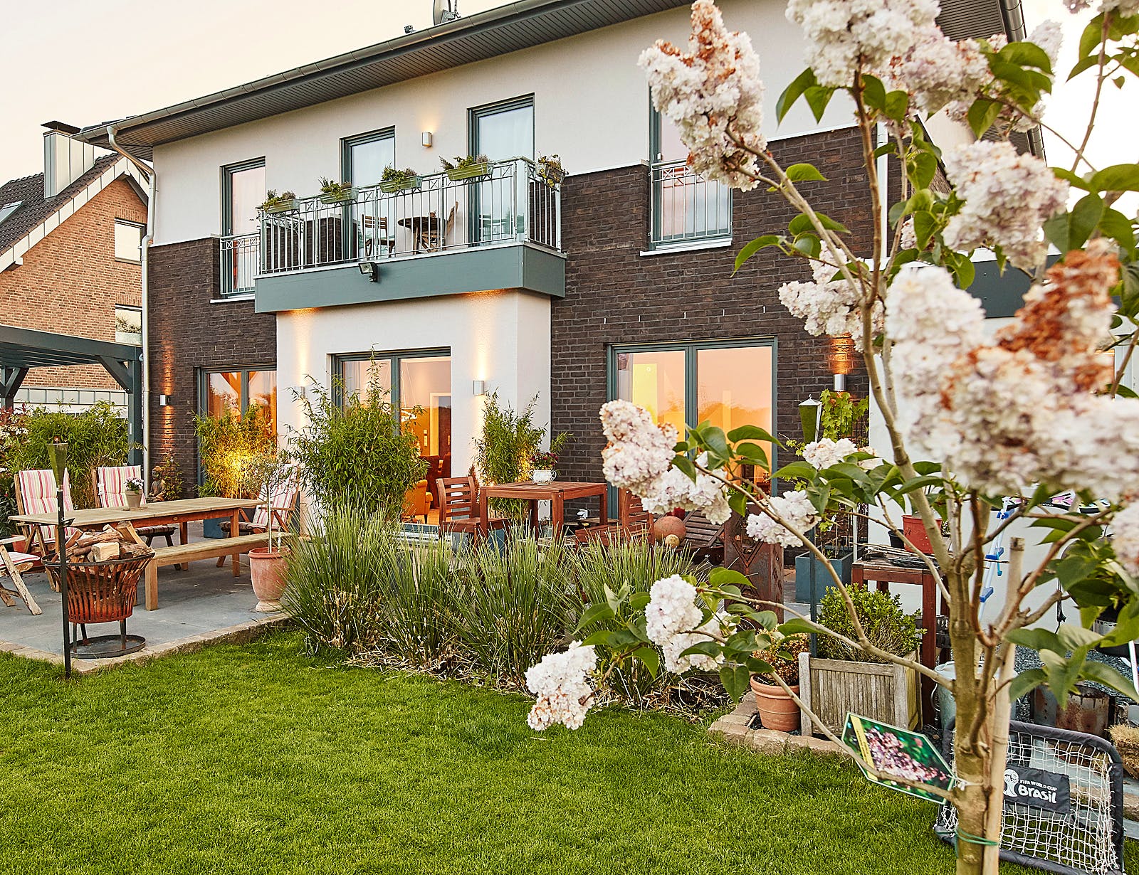Fertighaus Gaarden von GUSSEK HAUS Schlüsselfertig ab 807100€, Stadtvilla Außenansicht 2