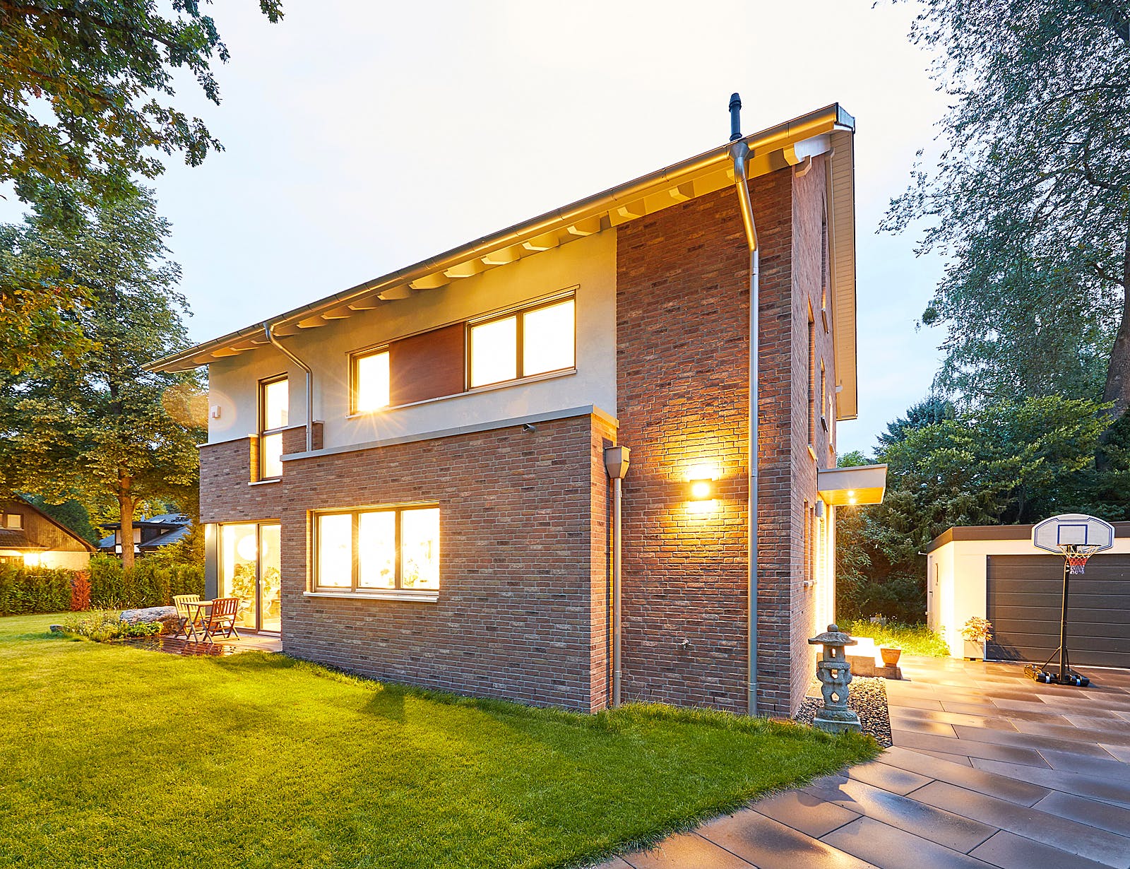 Fertighaus Ponticelli von GUSSEK HAUS Schlüsselfertig ab 889500€, Satteldach-Klassiker Außenansicht 2