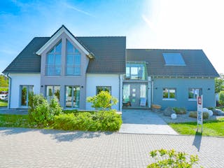 Fertighaus Haas MH Hessdorf 169 von Haas Fertigbau Ausbauhaus ab 363000€, Satteldach-Klassiker Außenansicht 1
