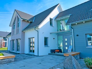 Fertighaus Haas MH Hessdorf 169 von Haas Fertigbau Ausbauhaus ab 256000€, Satteldach-Klassiker Außenansicht 2