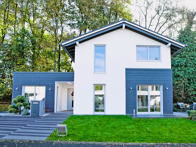 Fertighaus Haas MH Bad Vilbel J 142 von Haas Fertigbau Ausbauhaus ab 215000€, Satteldach-Klassiker Außenansicht 1 Fertighaus Haas MH Bad Vilbel J 142 von Haas Fertigbau Ausbauhaus ab 215000€, Satteldach-Klassiker Außenansicht 1