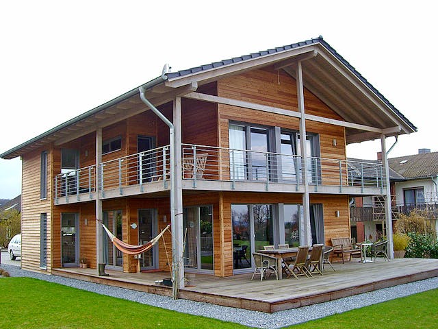 Fertighaus Holzhaus mit architektonischem Kunstgriff von Hausbau Heggemann Schlüsselfertig ab 500000€, Außenansicht 1