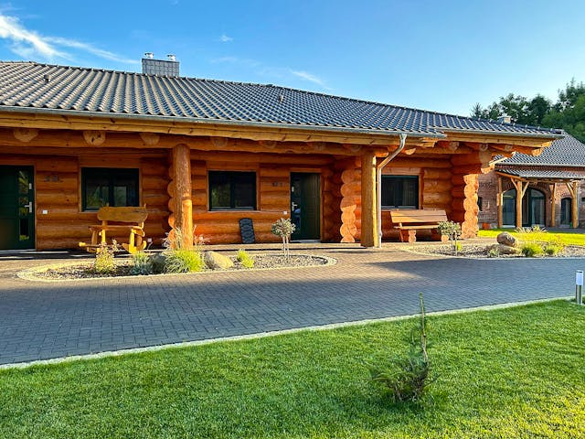 Blockhaus Blockhaus Bodensee von Holzbau rustikal - Blockhäuser Bausatzhaus ab 182558€, Satteldach-Klassiker Außenansicht 1 Blockhaus Blockhaus Bodensee von Holzbau rustikal - Blockhäuser Bausatzhaus ab 182558€, Satteldach-Klassiker Außenansicht 1