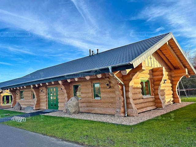 Blockhaus Blockhaus Hamburg von Holzbau rustikal - Blockhäuser Bausatzhaus ab 155235€, Satteldach-Klassiker Außenansicht 1 Blockhaus Blockhaus Hamburg von Holzbau rustikal - Blockhäuser Bausatzhaus ab 155235€, Satteldach-Klassiker Außenansicht 1