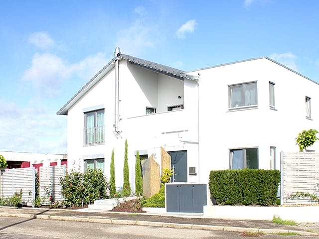 Fertighaus Homestory 173 von LEHNER HAUS - Mehrfamilienhäuser Schlüsselfertig ab 972400€, Satteldach-Klassiker Außenansicht 1 Fertighaus Homestory 173 von LEHNER HAUS - Mehrfamilienhäuser Schlüsselfertig ab 972400€, Satteldach-Klassiker Außenansicht 1