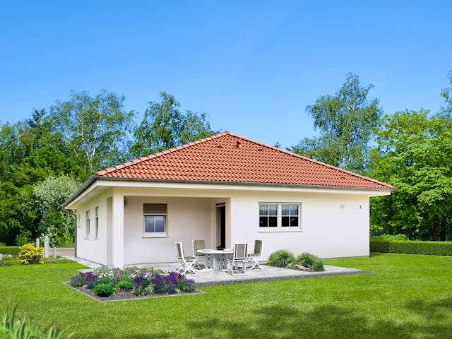 Fertighaus Homestory 221 von LEHNER HAUS Schlüsselfertig ab 240500€, Bungalow Außenansicht 1 Fertighaus Homestory 221 von LEHNER HAUS Schlüsselfertig ab 240500€, Bungalow Außenansicht 1