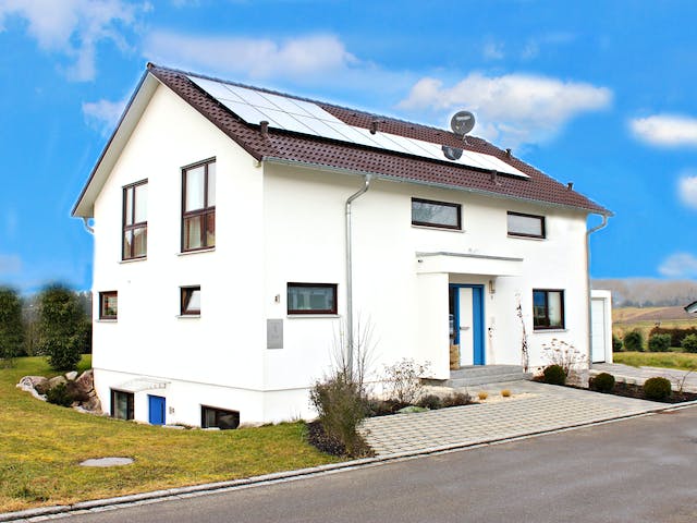 Fertighaus Homestory 831 von Lehner Haus Schlüsselfertig ab 456300€, Satteldach-Klassiker Außenansicht 1