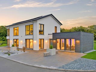 Fertighaus LANOS 5.1790 von KAMPA Schlüsselfertig ab 842311€, Satteldach-Klassiker Außenansicht 1