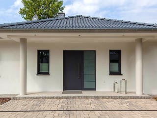 Massivhaus Valentin von KBS Bau, Bungalow Außenansicht 3