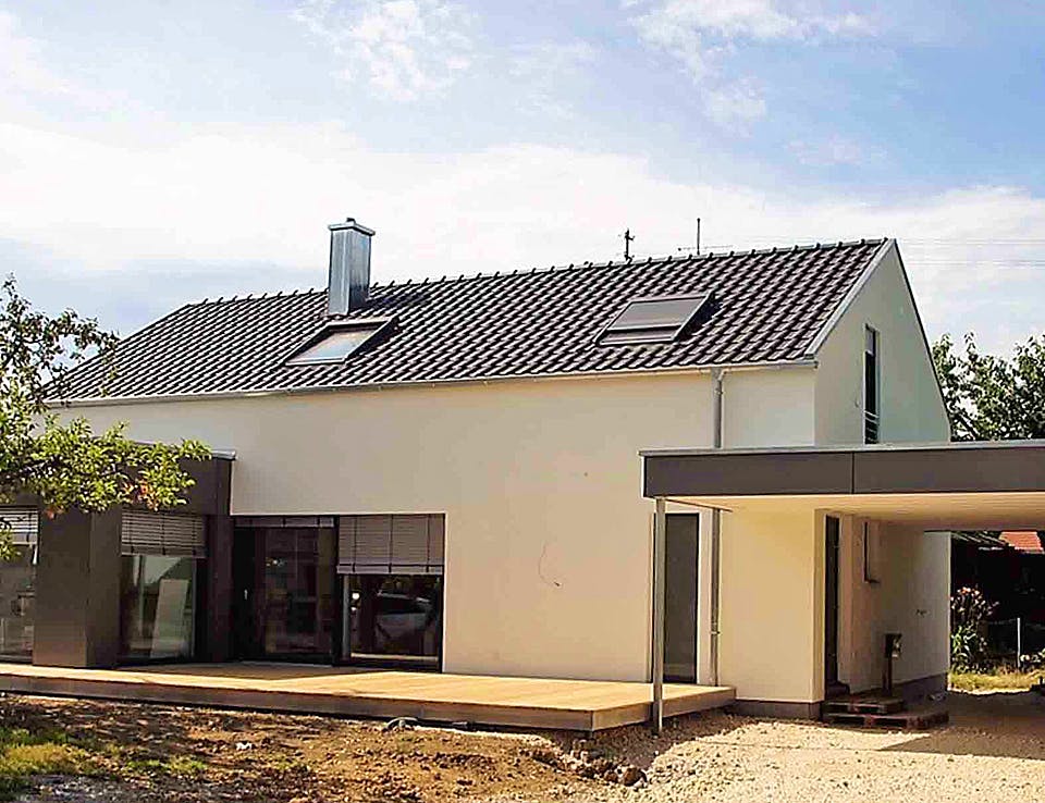 Fertighaus Kundenhaus mit Flachdachanbau von Kielwein Holzbau Schlüsselfertig ab 375000€, Satteldach-Klassiker Außenansicht 1