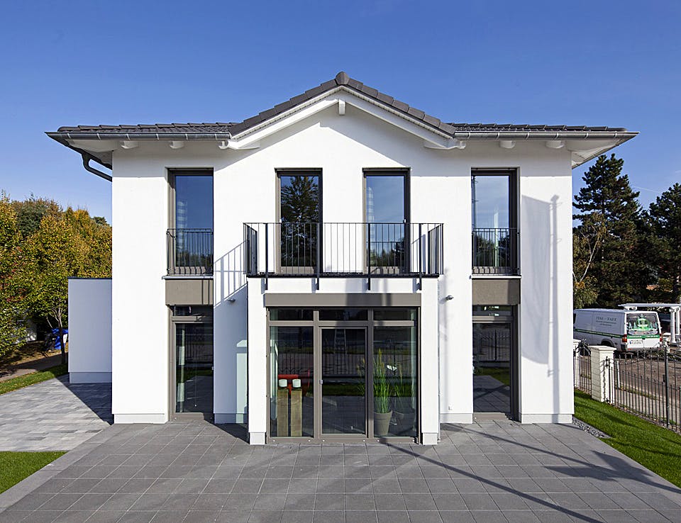 Massivhaus ELEGANZ 2153 von KONZEPTHAUS Schlüsselfertig ab 414400€, Stadtvilla Außenansicht 1