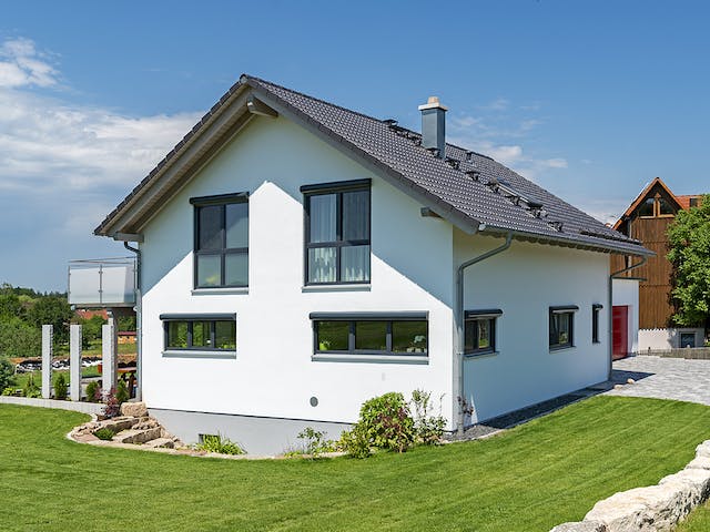 Fertighaus Einfamilienhaus R von Zimmergeschäft Kunz Schlüsselfertig ab 650000€, Satteldach-Klassiker Außenansicht 2