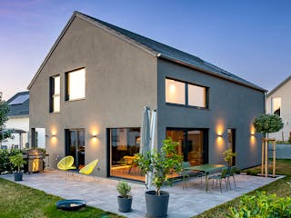 Fertighaus Satteldach Landhaus 162 von LUXHAUS, Satteldach-Klassiker Außenansicht 1