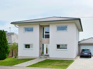 Fertighaus Walmdach 157 von LUXHAUS, Stadtvilla Außenansicht 1