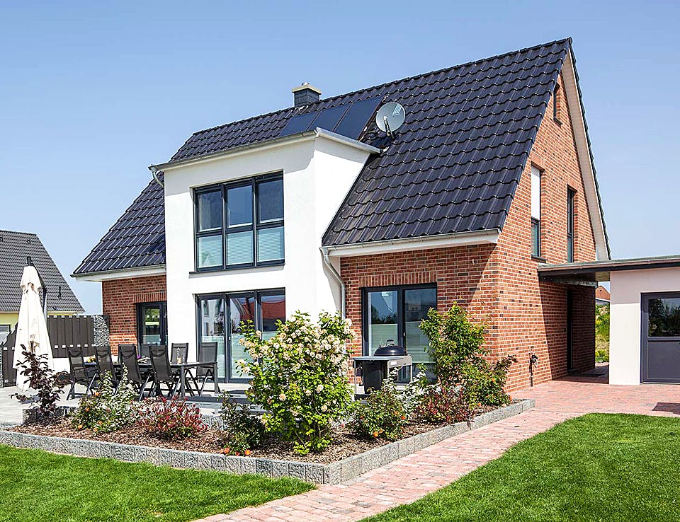 Massivhaus Arnold von Mammen Bauunternehmen, Satteldach-Klassiker Außenansicht 1