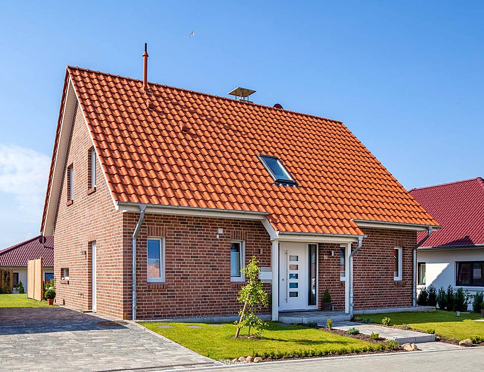 Massivhaus Clemens von Mammen Bauunternehmen, Satteldach-Klassiker Außenansicht 1