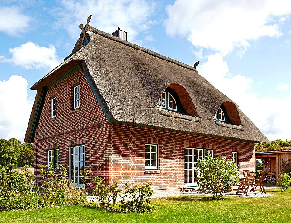 Massivhaus Janke von Mammen Bauunternehmen, Satteldach-Klassiker Außenansicht 1