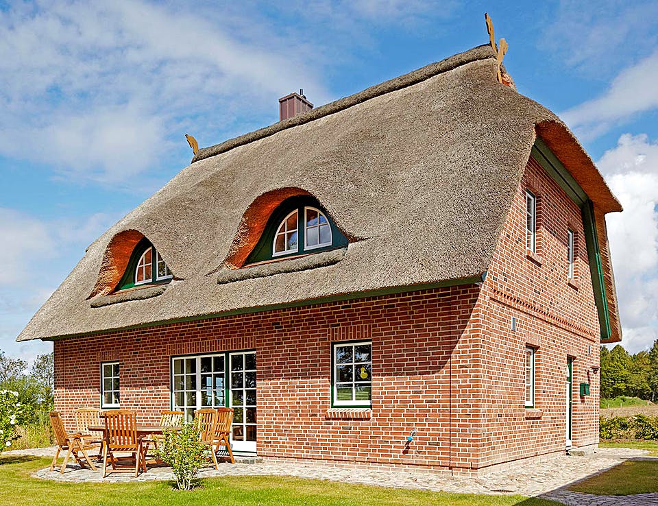 Massivhaus Janke von Mammen Bauunternehmen, Satteldach-Klassiker Außenansicht 2