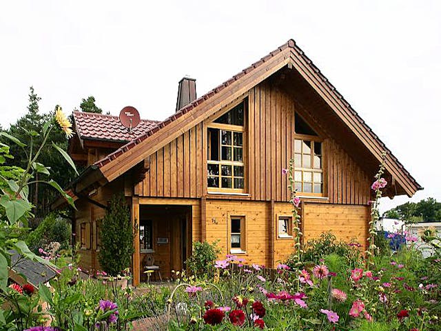 Blockhaus Mehlingen von Rems-Murr-Holzhaus Schlüsselfertig ab 509000€, Satteldach-Klassiker Außenansicht 1