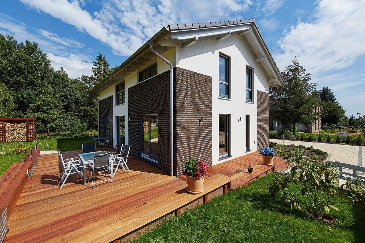 Fertighaus Melanie - MH Freital-Dresden von GUSSEK HAUS Schlüsselfertig ab 631000€, Satteldach-Klassiker Außenansicht 2
