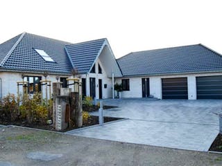 Massivhaus Bungalow Büsum von Hausbauplanung Nord, Bungalow Außenansicht 2
