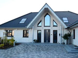 Massivhaus Bungalow Büsum von Hausbauplanung Nord, Bungalow Außenansicht 1